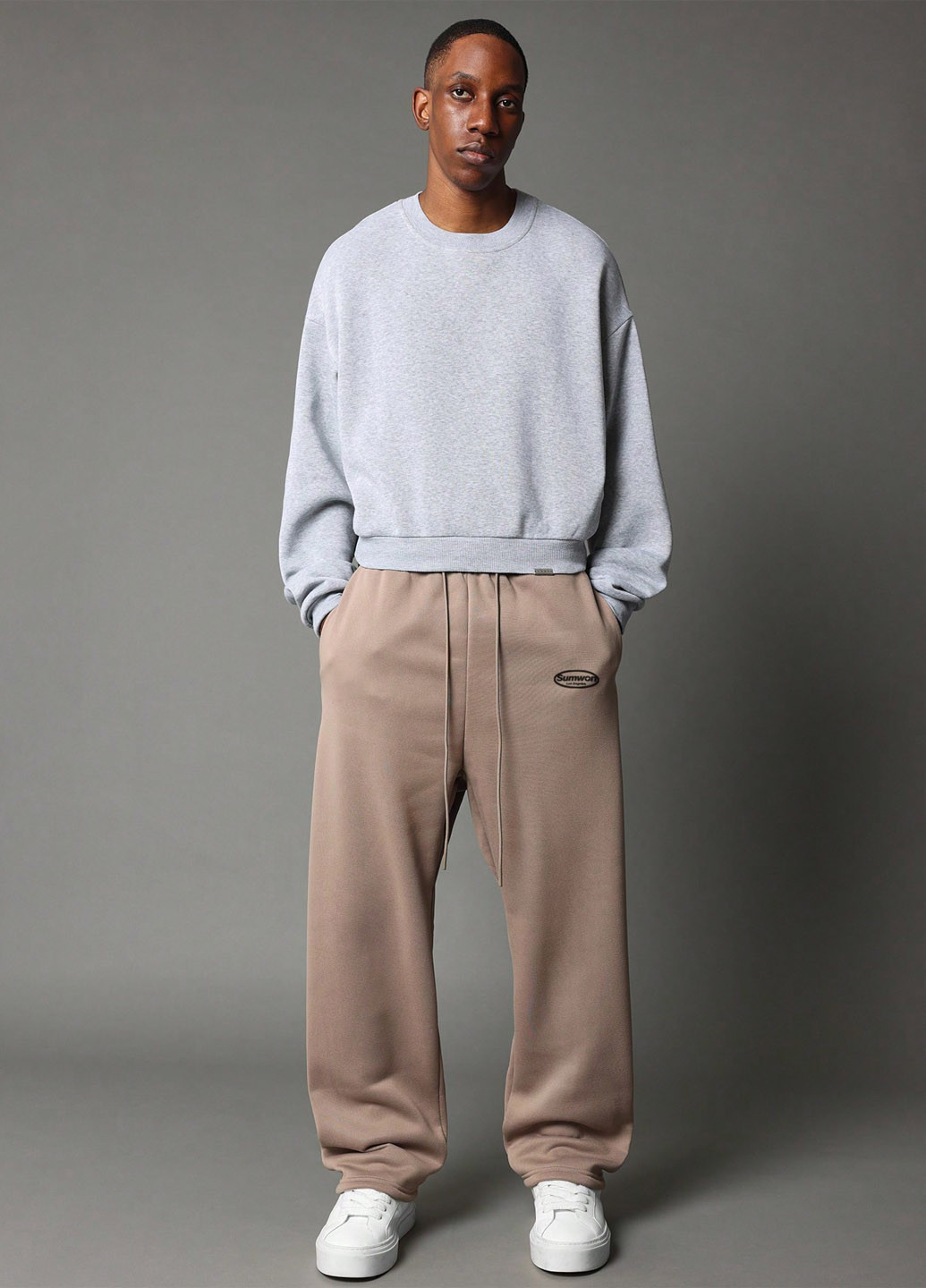 Темно-бежевые спортивные демисезонные прямые брюки SHEIN