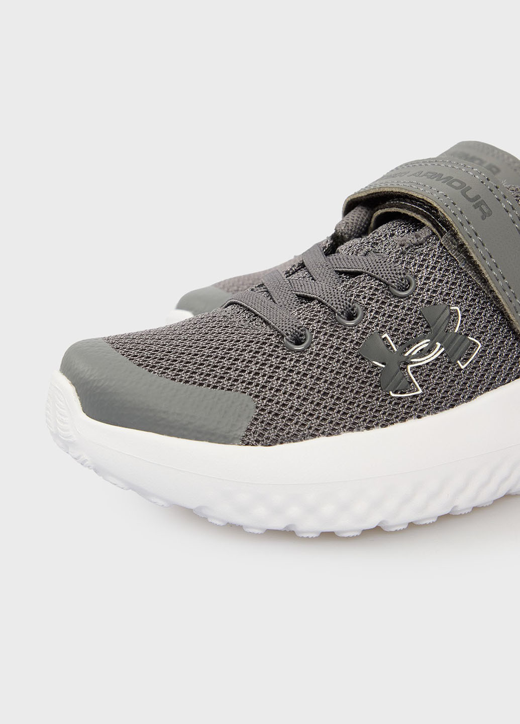 Серые демисезонные кроссовки Under Armour