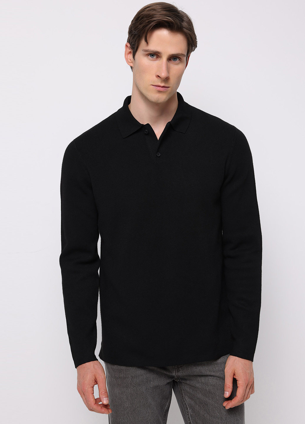 Черный демисезонный свитер Colin's