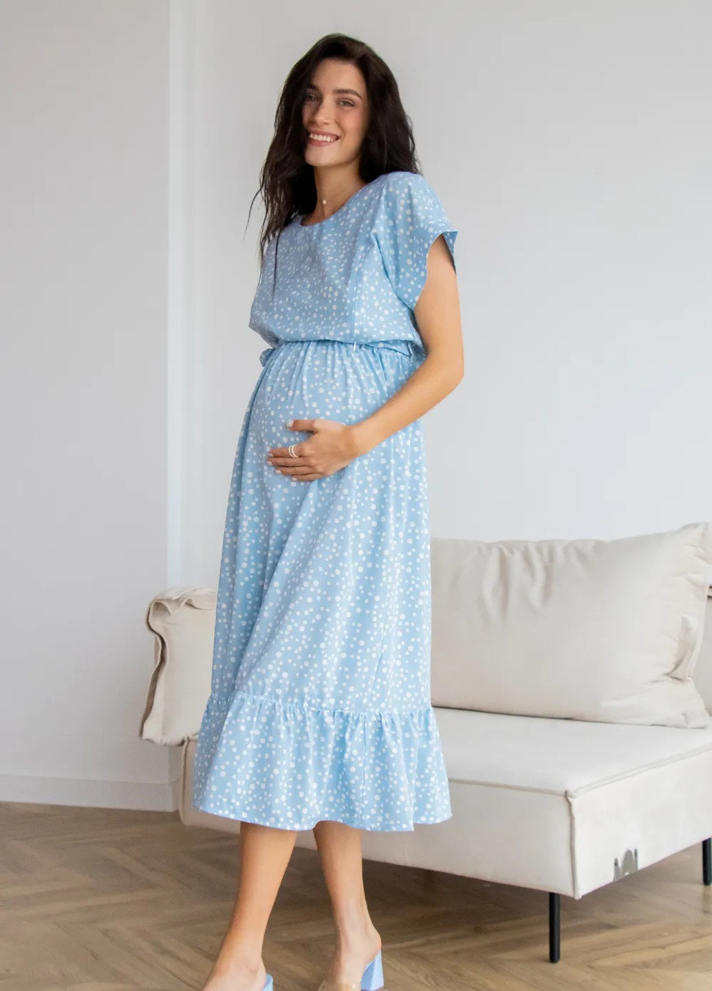 Голубое свободное платье для беременных и кормящих мам голубое легкое в горошек с секретом для кормления To Be в горошек