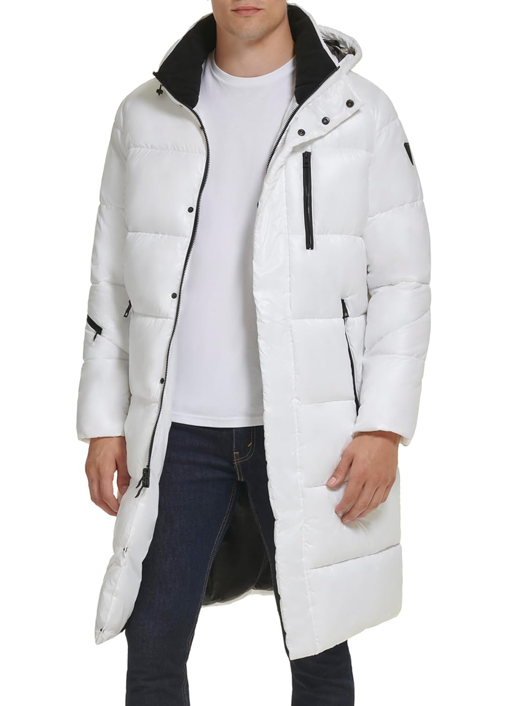 Белая зимняя куртка Guess