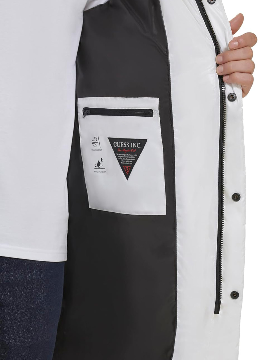 Белая зимняя куртка Guess