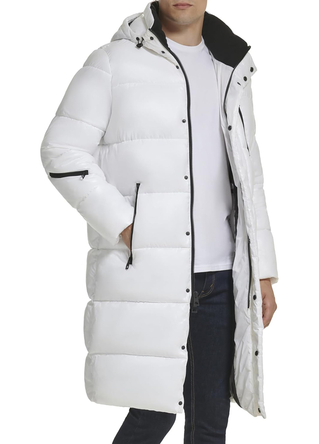 Белая зимняя куртка Guess
