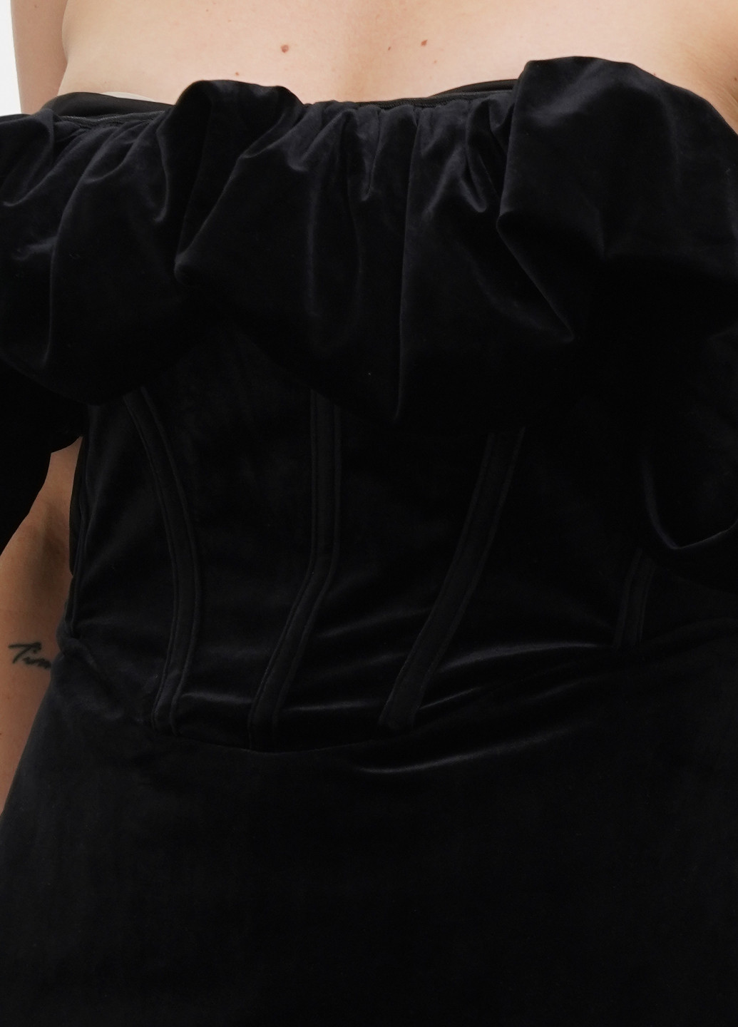 Чорна вечірня сукня з відкритими плечима MissPap однотонна