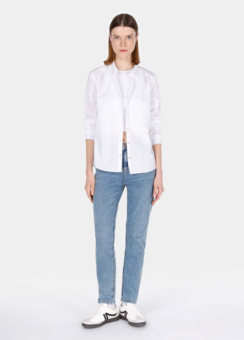 Белая кэжуал рубашка однотонная Colin's