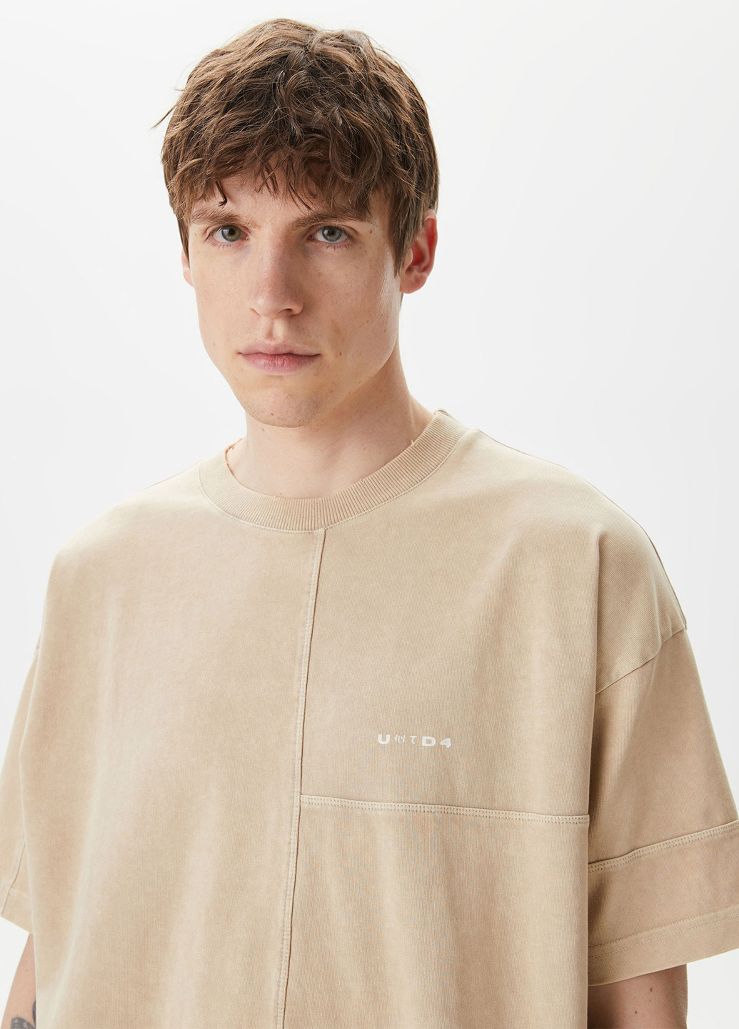 Бежевая футболка UNITED4