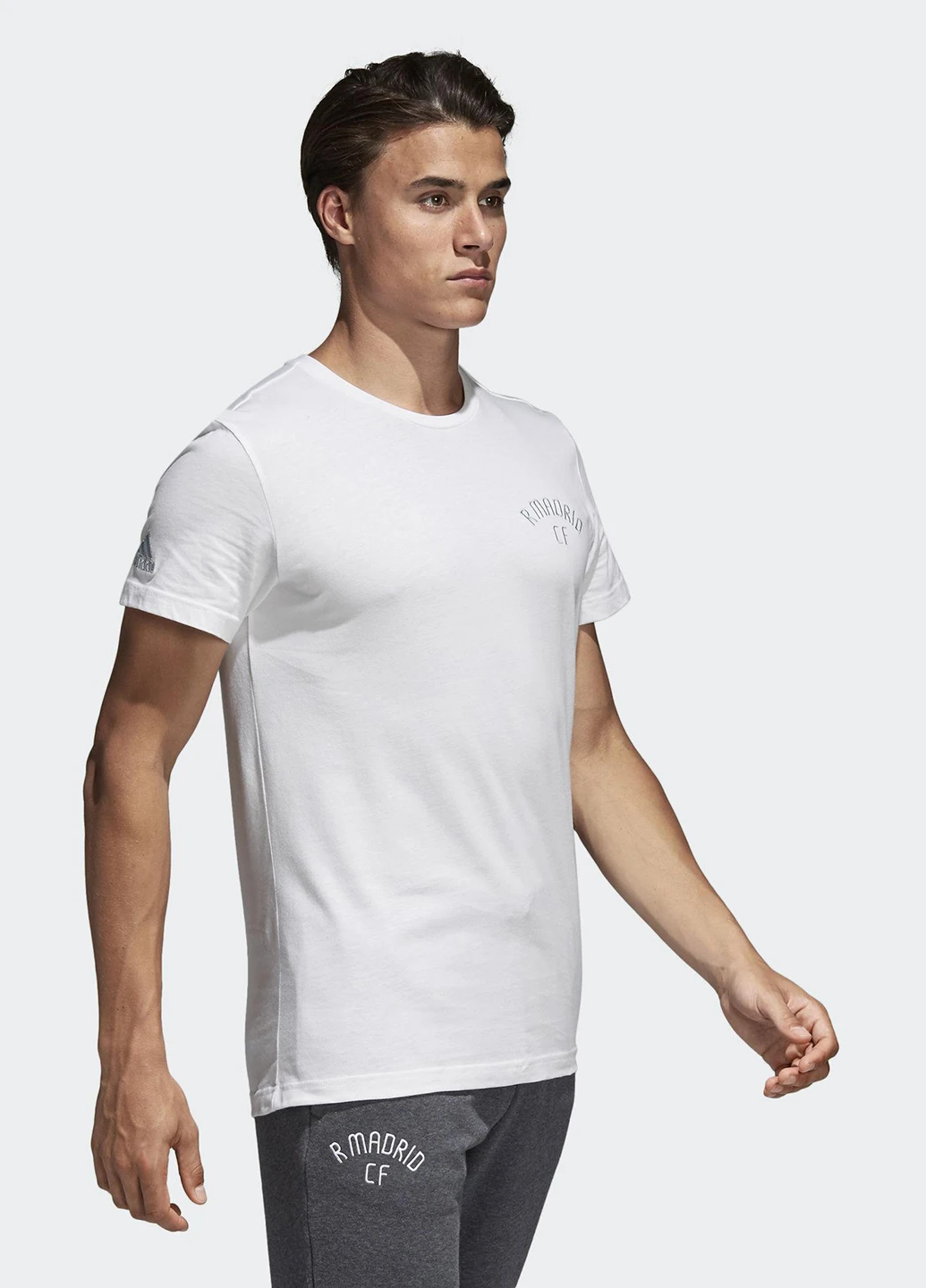 Біла футболка з коротким рукавом adidas