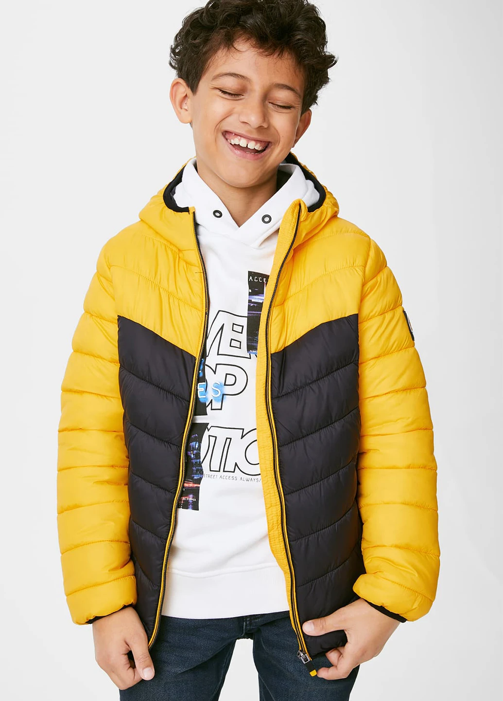 Черная демисезонная куртка C&A