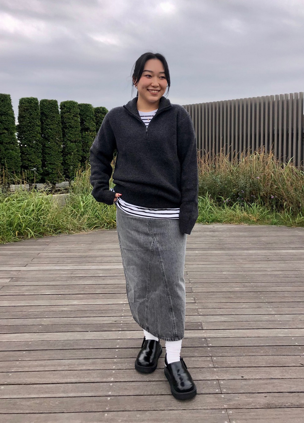 Серая джинсовая, кэжуал однотонная юбка Uniqlo а-силуэта (трапеция)