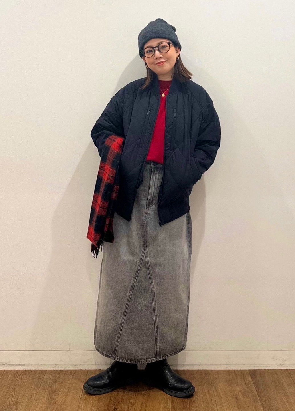 Серая джинсовая, кэжуал однотонная юбка Uniqlo а-силуэта (трапеция)