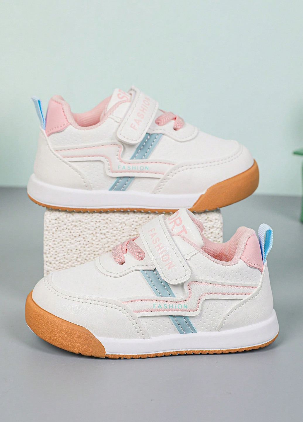 Рожеві осінні кросівки SHEIN