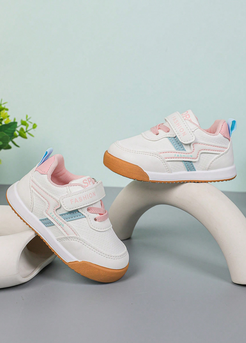 Рожеві осінні кросівки SHEIN