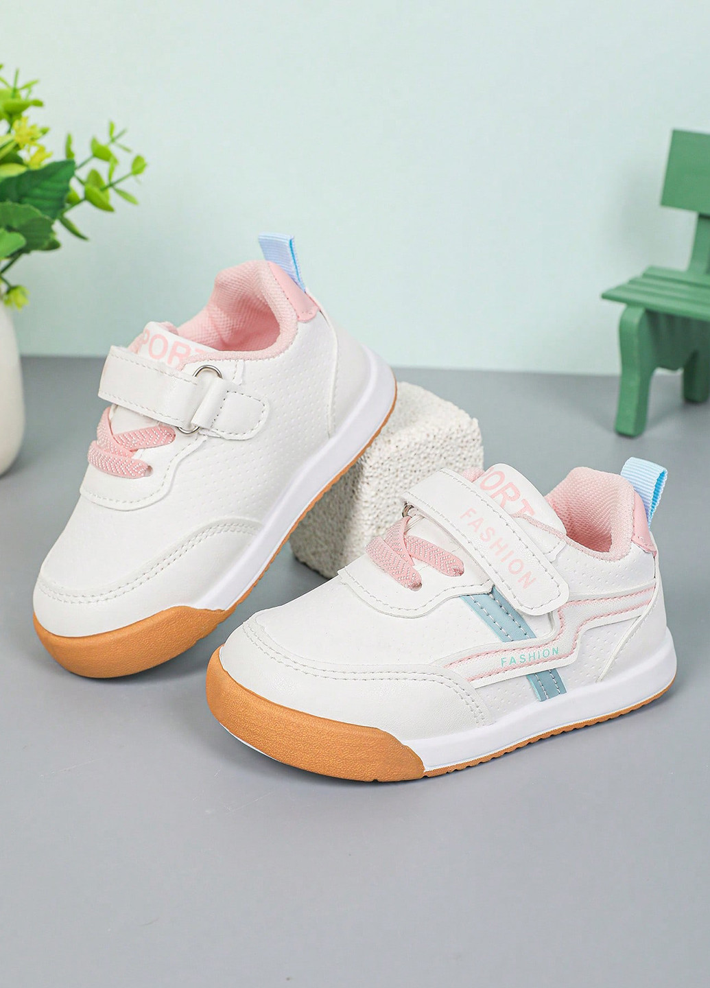 Рожеві осінні кросівки SHEIN