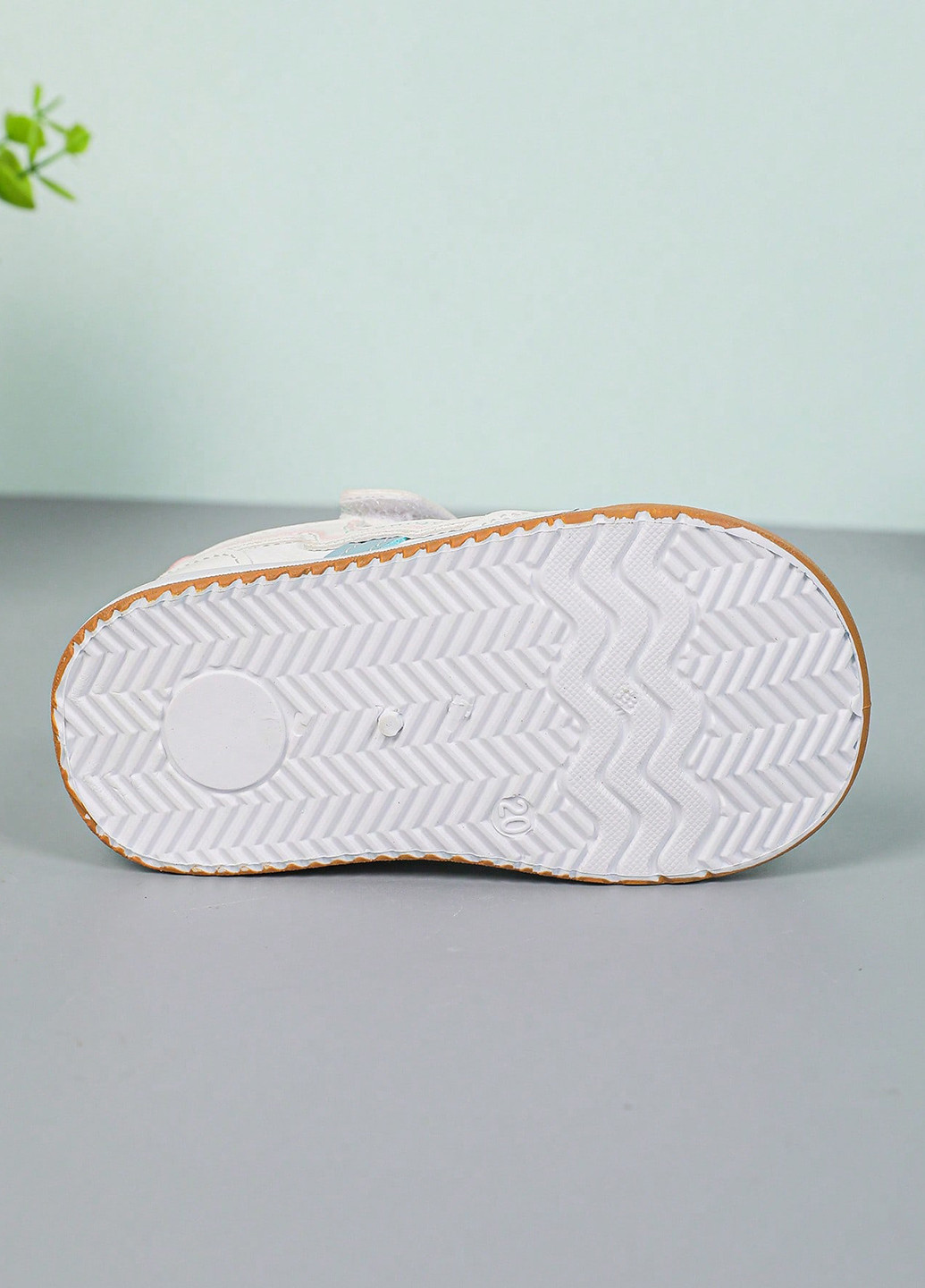 Рожеві осінні кросівки SHEIN