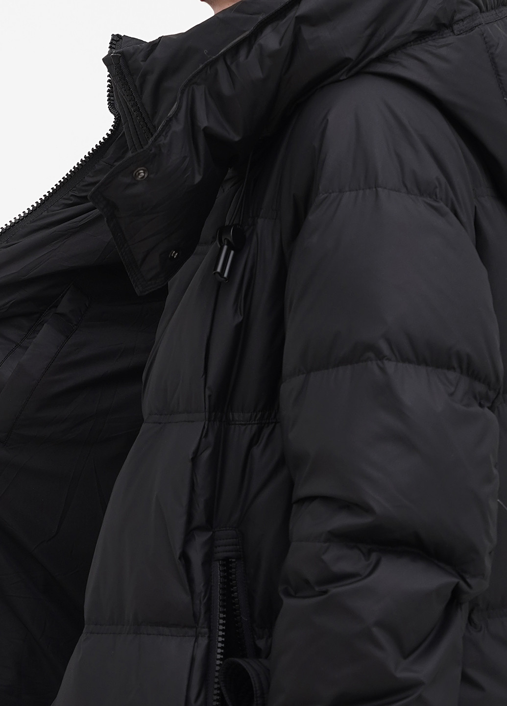Чорна зимня куртка Clasna
