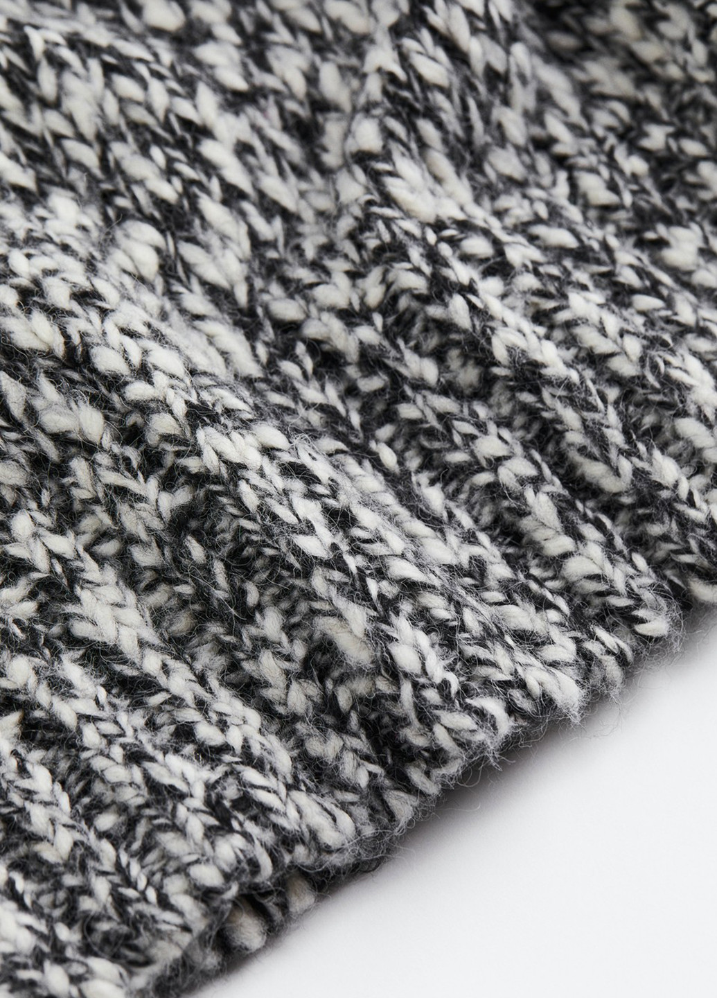 Черно-белый зимний свитер H&M