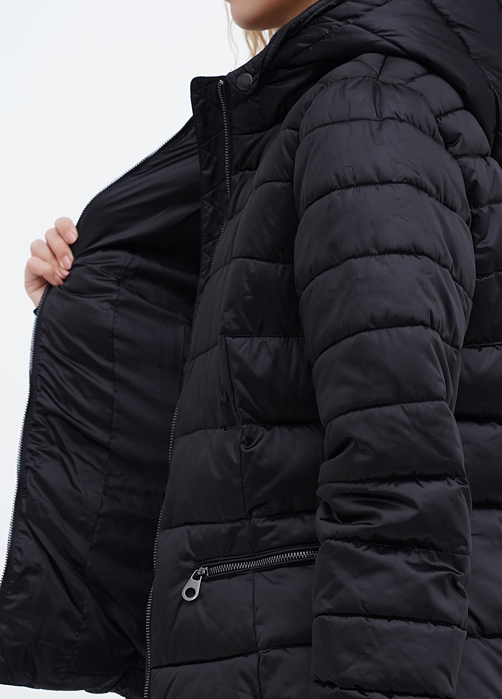 Черная демисезонная куртка H&M