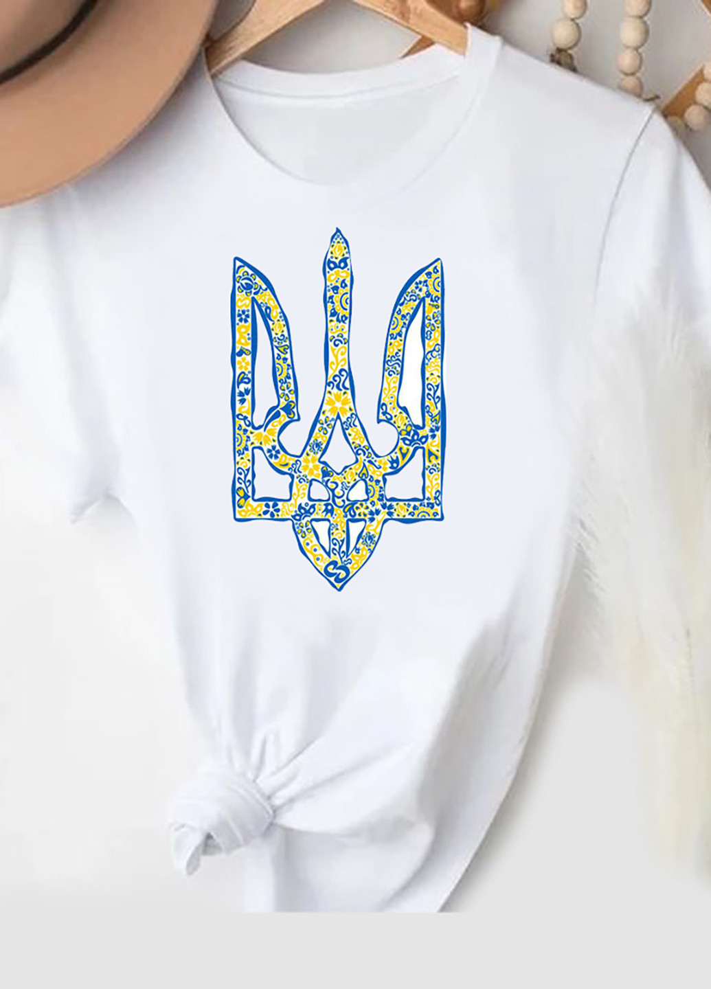 Белая демисезон футболка женская белая герб ua Love&Live
