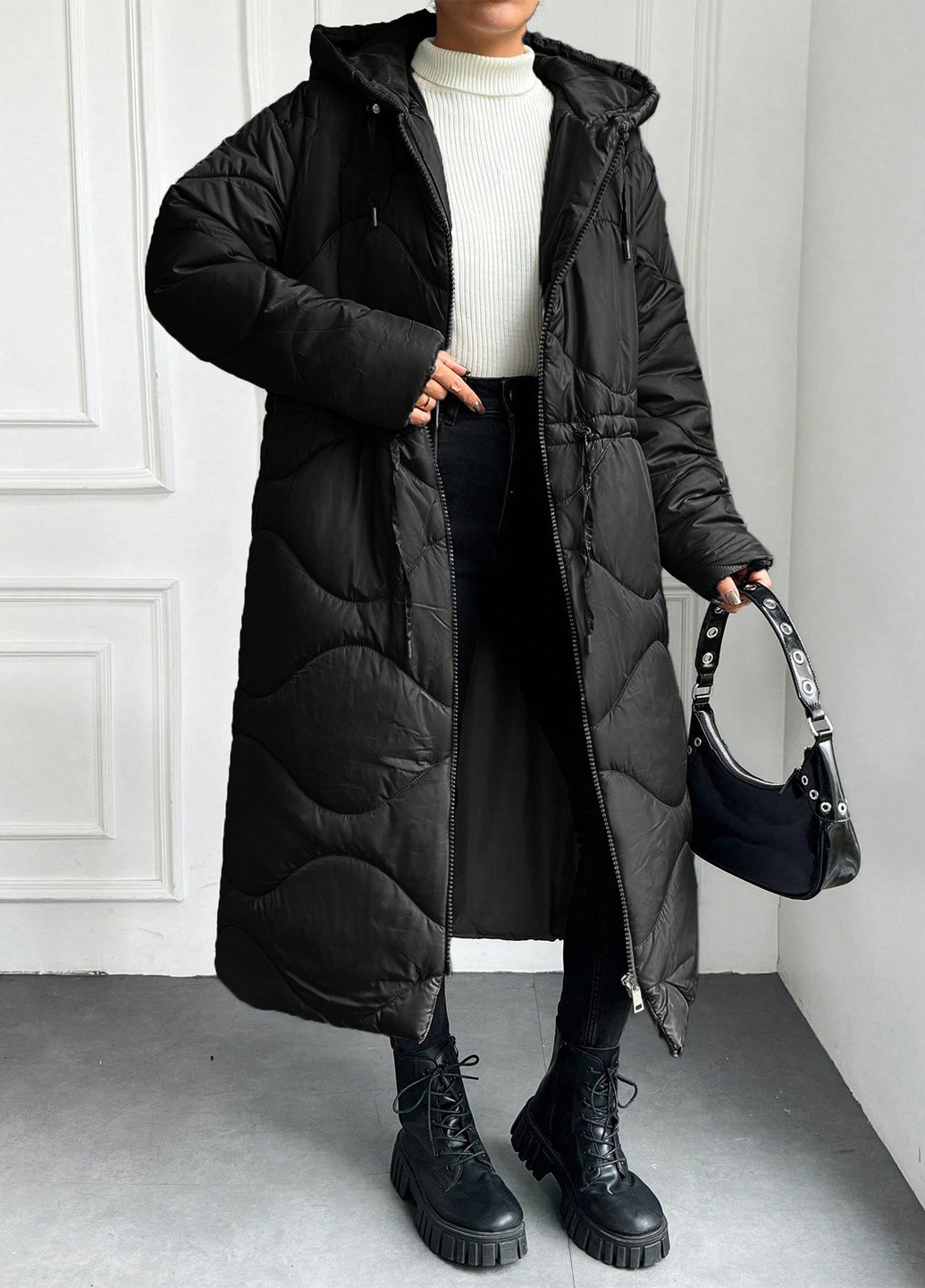 Чорна зимня куртка SHEIN