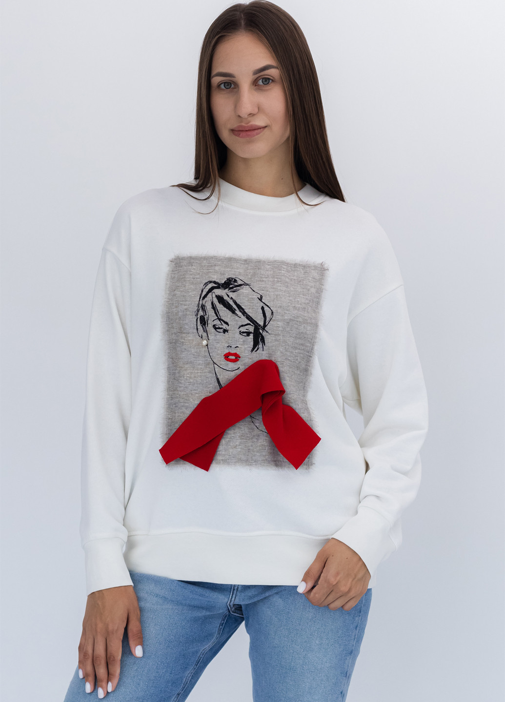 Белый свитшот Nora Kvittin однотонный аппликация, нашивки, бусины, вышивка (301079846)