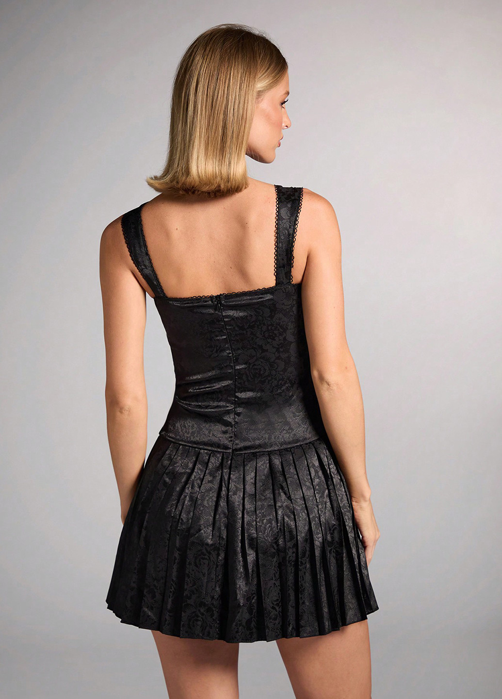 Черное коктейльное, кэжуал платье с корсетом, плиссированное SHEIN однотонное