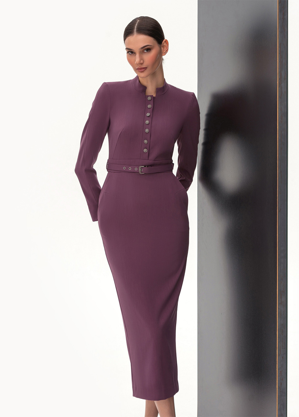 Фиолетовое деловое платье футляр BGL однотонное
