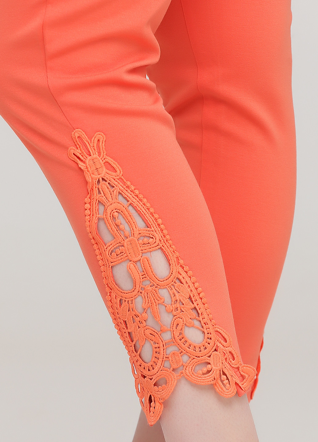 Оранжевые кэжуал демисезонные зауженные, укороченные брюки Mocca