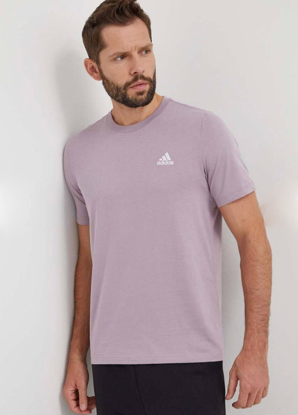 Розовая футболка adidas