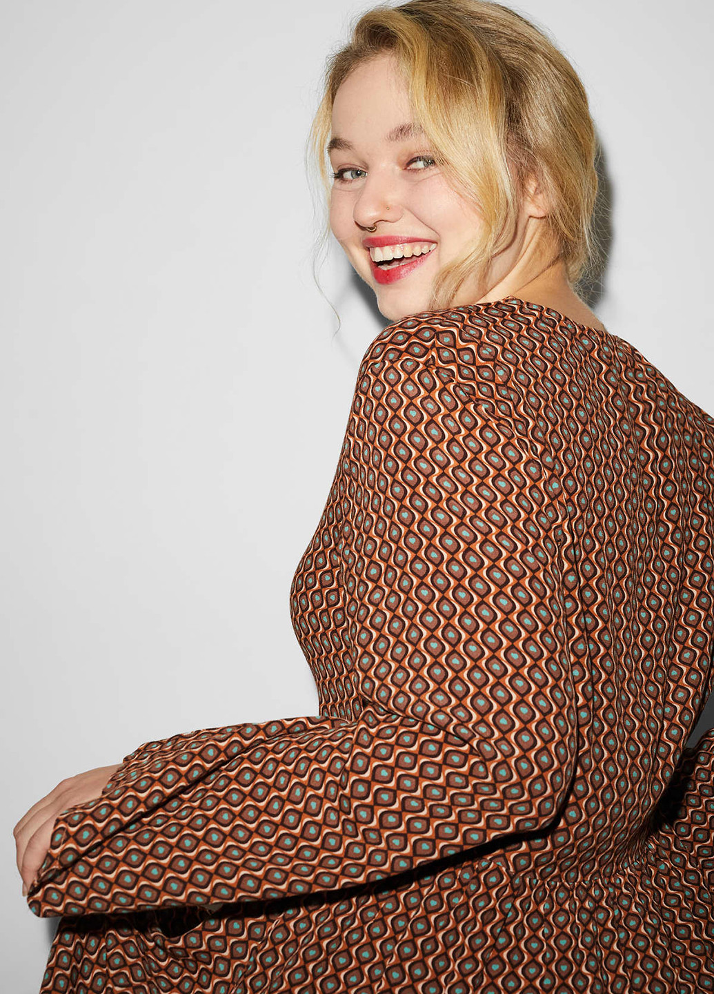 Коричневое кэжуал платье C&A с абстрактным узором