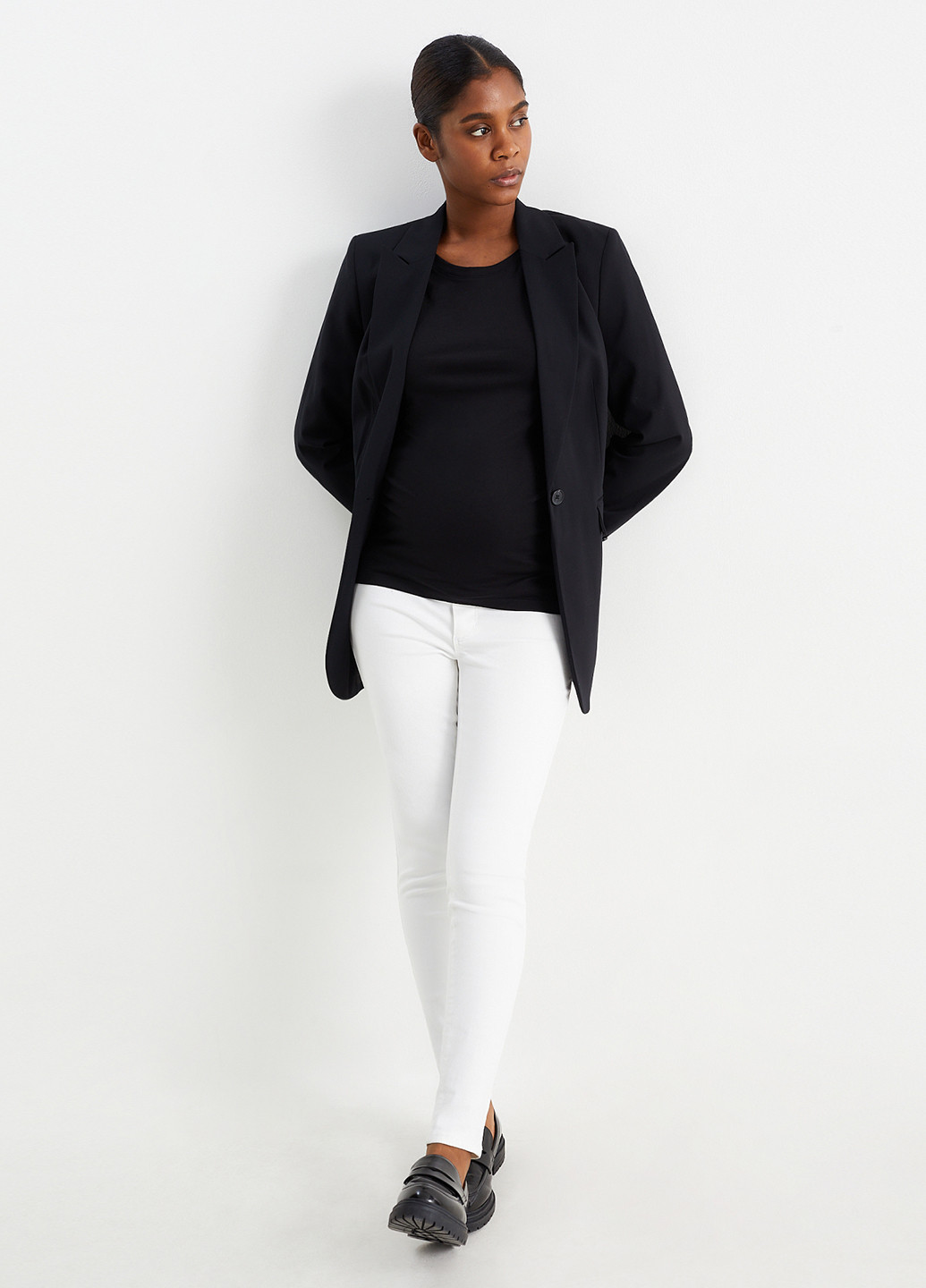 Белые демисезонные джеггинсы для беременных C&A