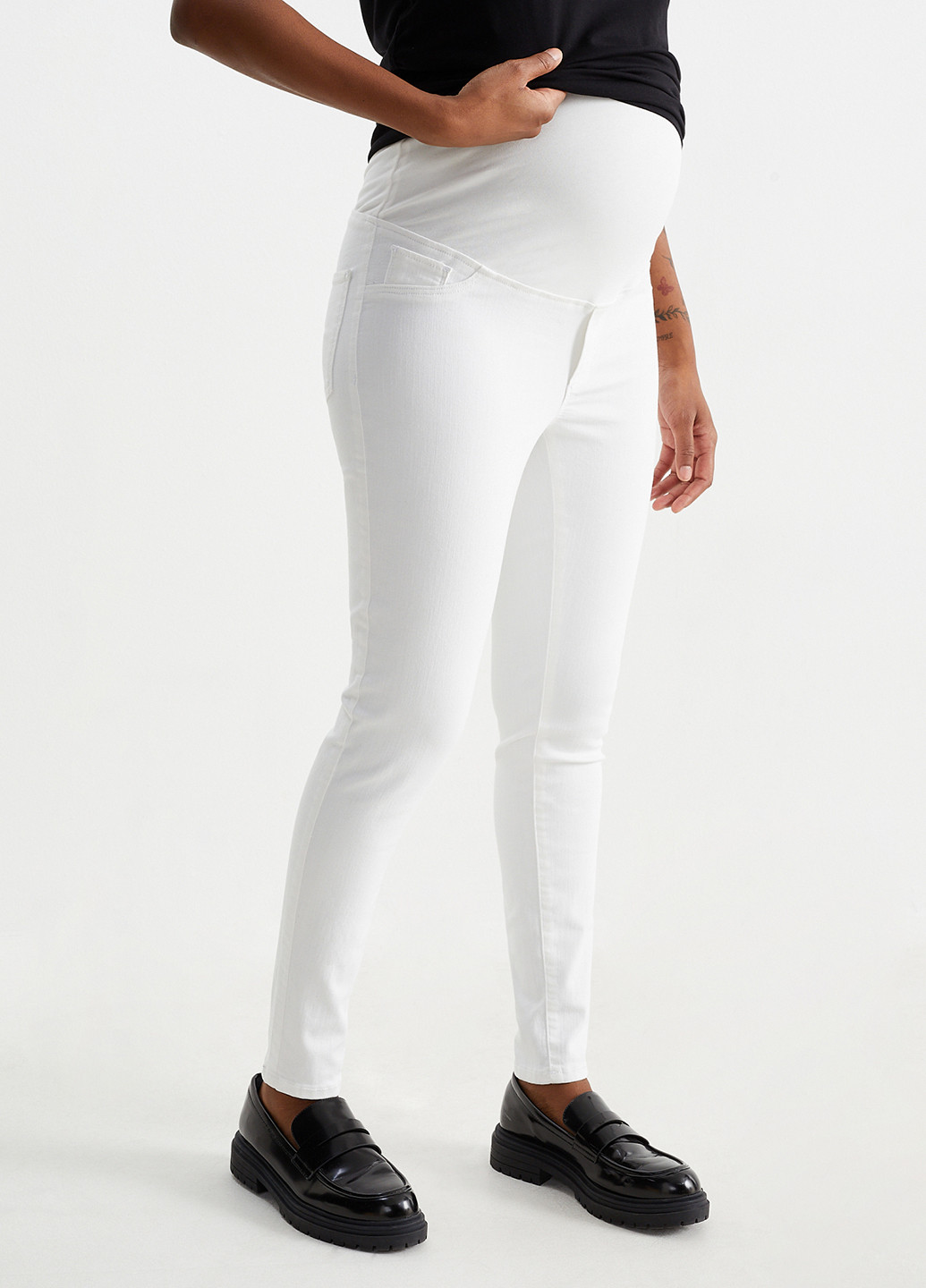 Белые демисезонные джеггинсы для беременных C&A