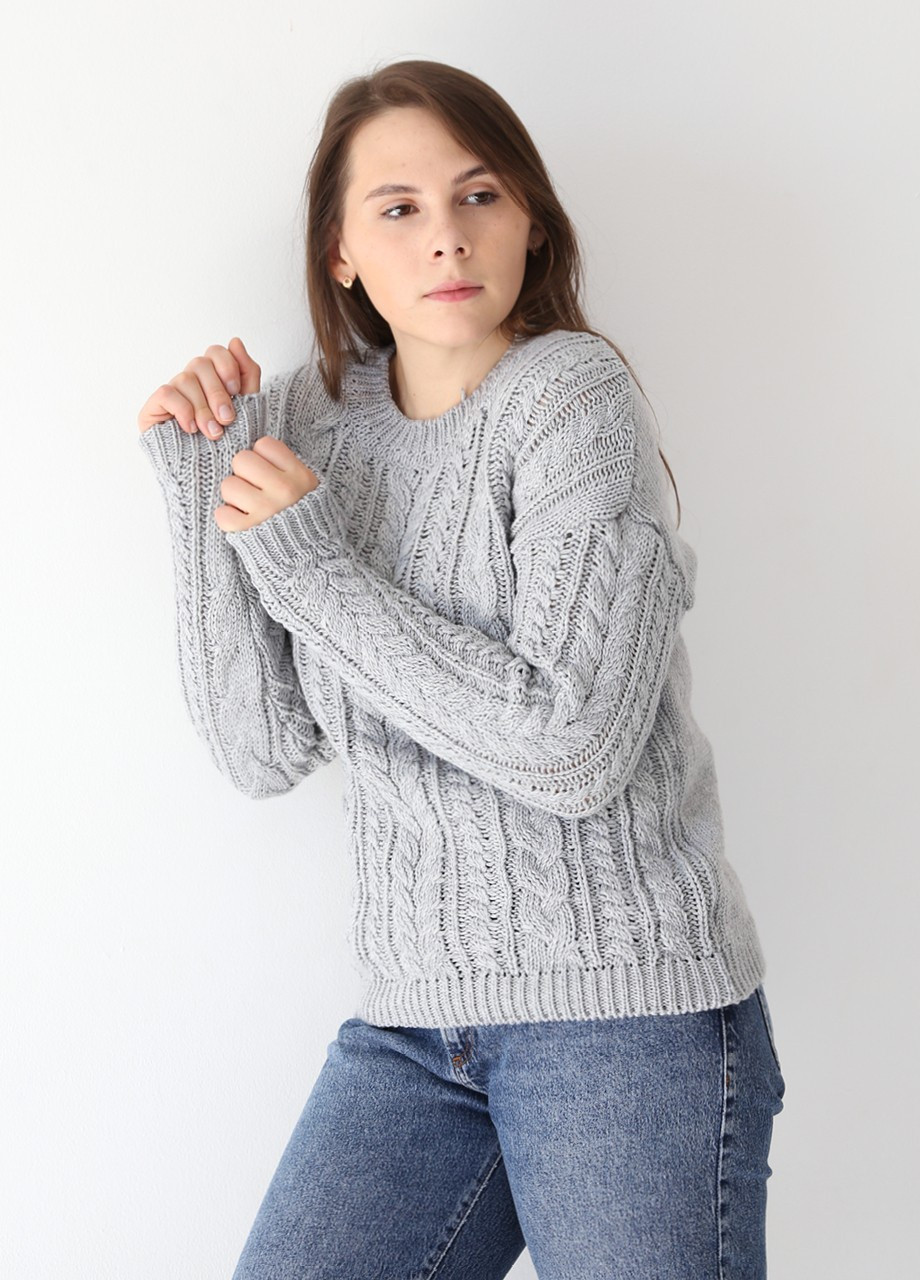 Серый демисезонный свитер женский серый крупная вязка косами JEANSclub Свободная