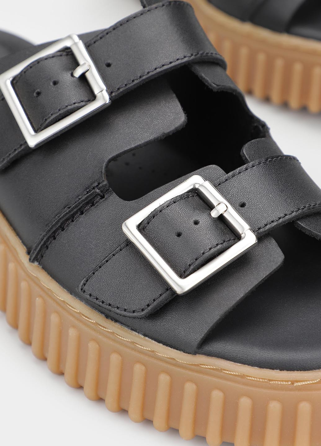 Черные шлепанцы Clarks