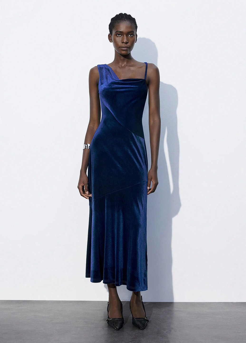 Темно-синя вечірня сукня з відкритою спиною SHEIN однотонна