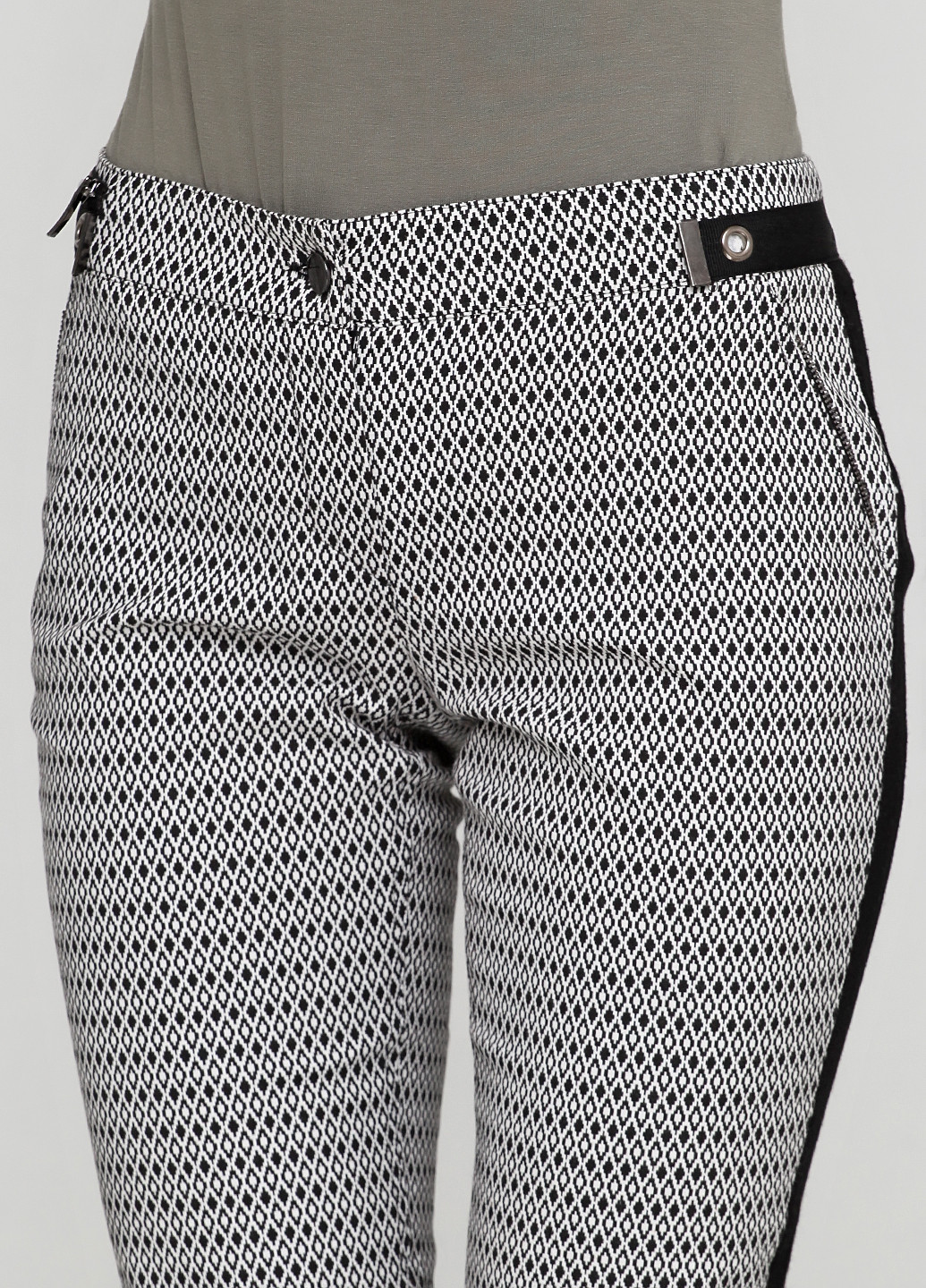 Черно-белые кэжуал демисезонные зауженные брюки Huit Six Sept