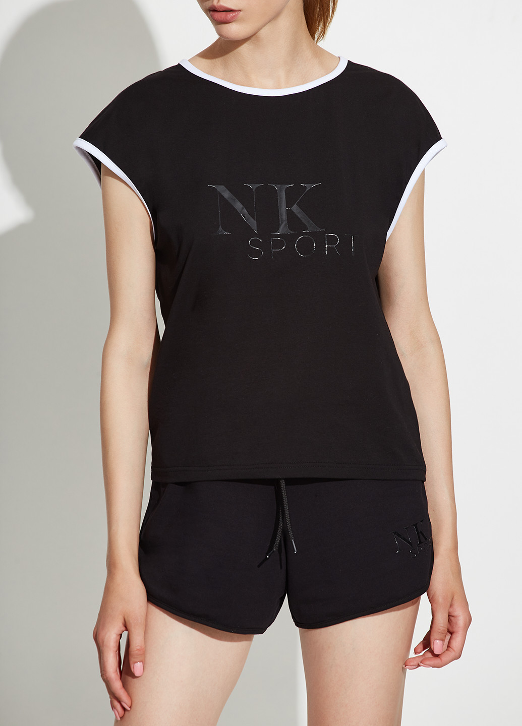 Чорна всесезон футболка NKsport
