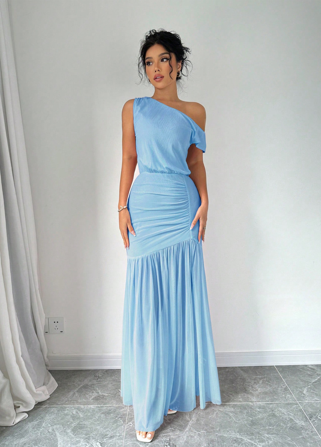Світло-блакитна вечірня сукня на одне плече, кльош SHEIN однотонна