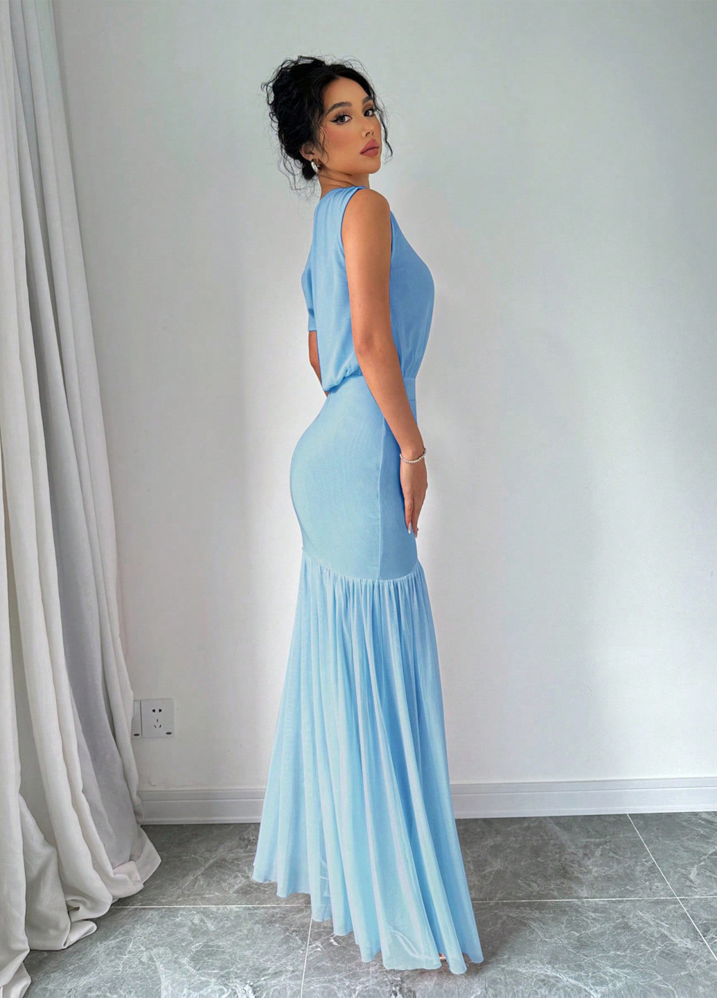 Світло-блакитна вечірня сукня на одне плече, кльош SHEIN однотонна