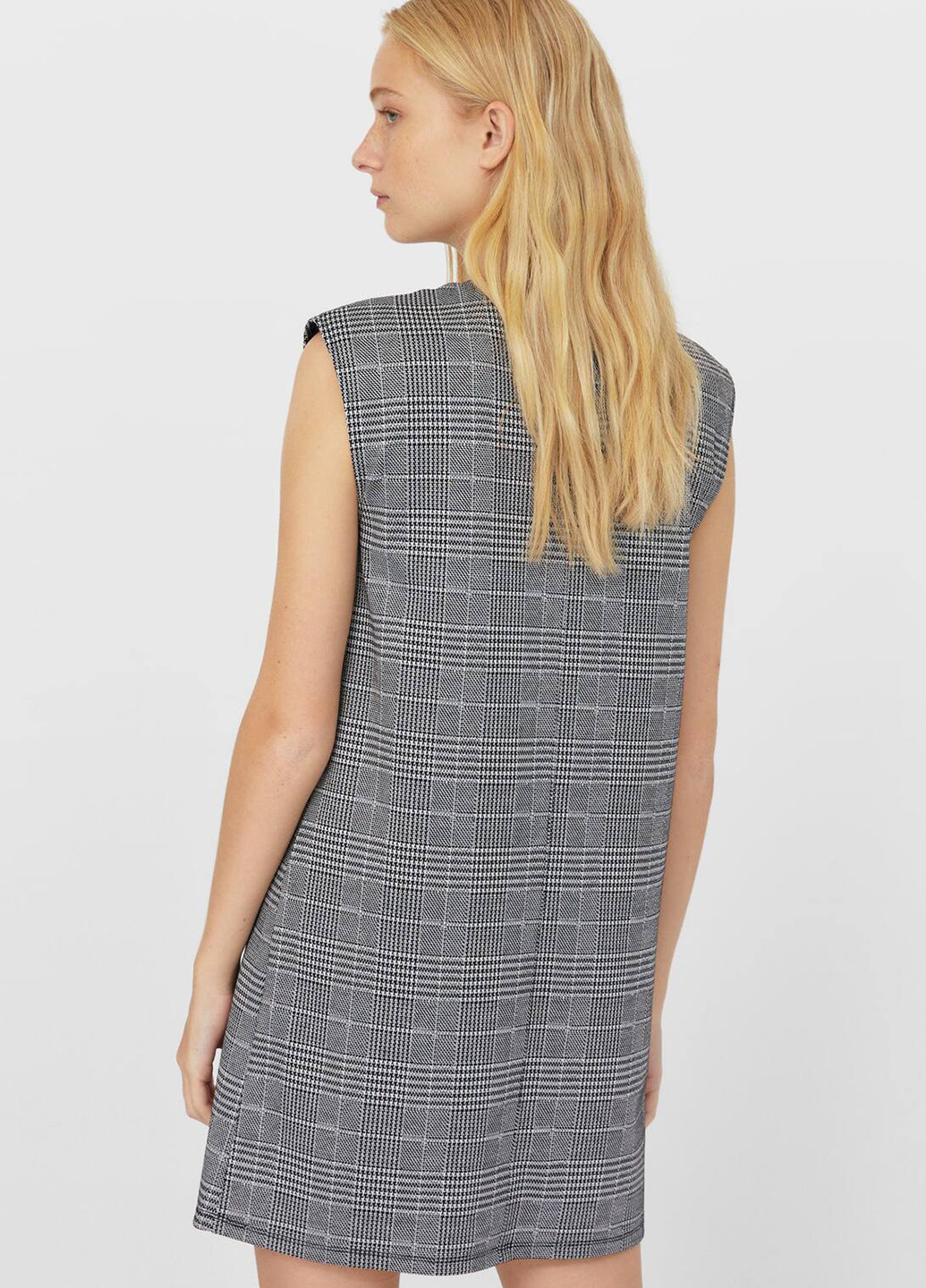 Серое кэжуал платье Stradivarius в клетку