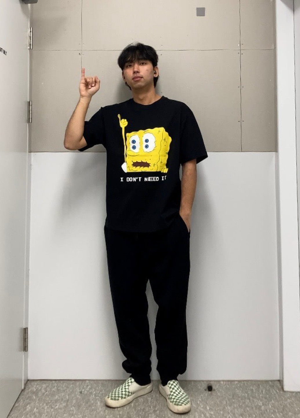 Черная футболка Uniqlo