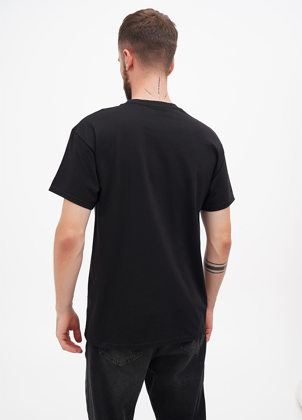 Черная футболка Hanes