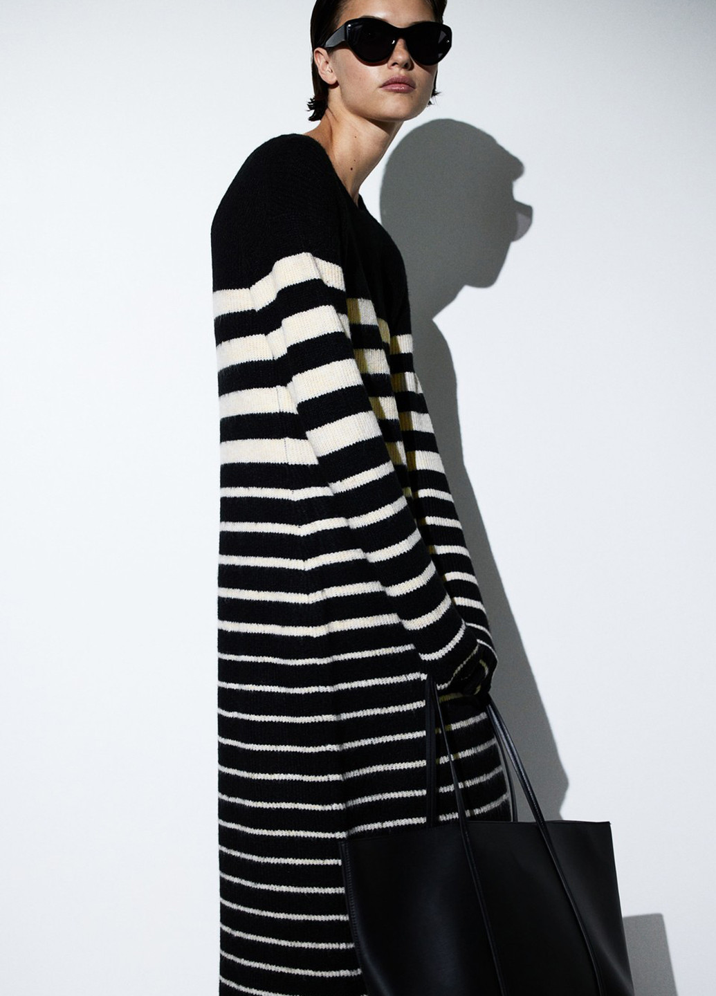 Черно-белое кэжуал платье платье-свитер H&M в полоску