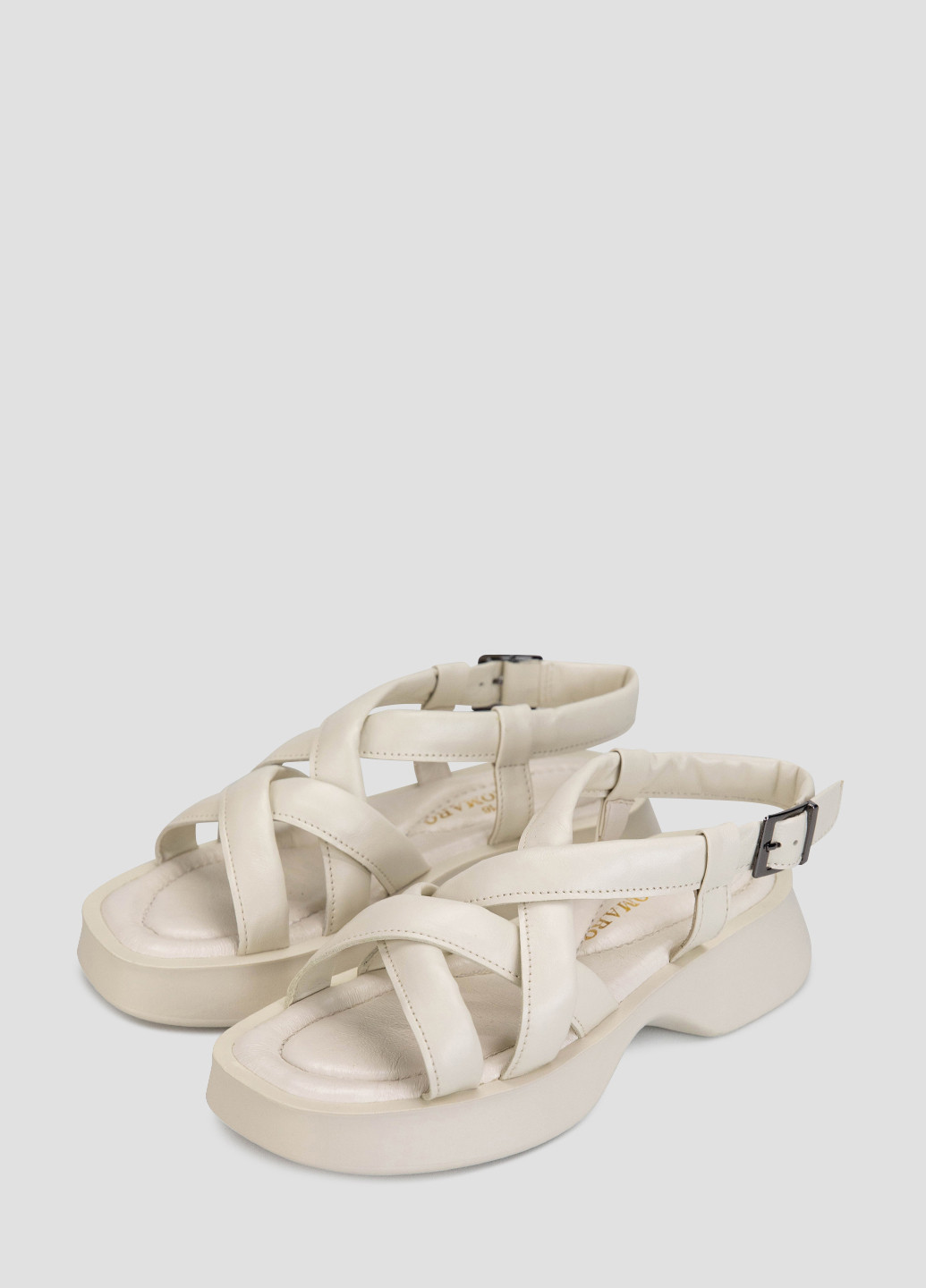 Белые босоножки Alromaro с ремешком