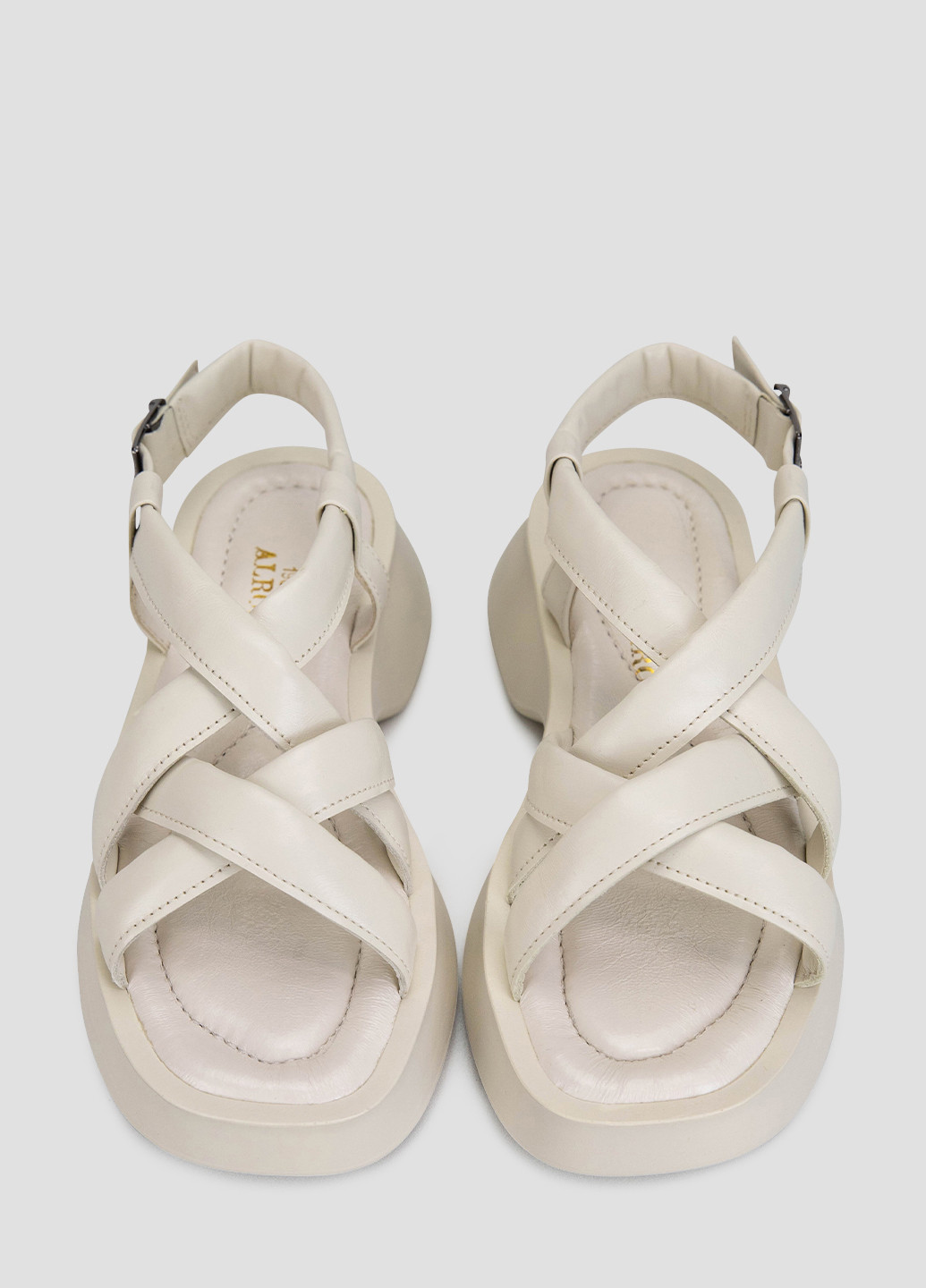 Белые босоножки Alromaro с ремешком