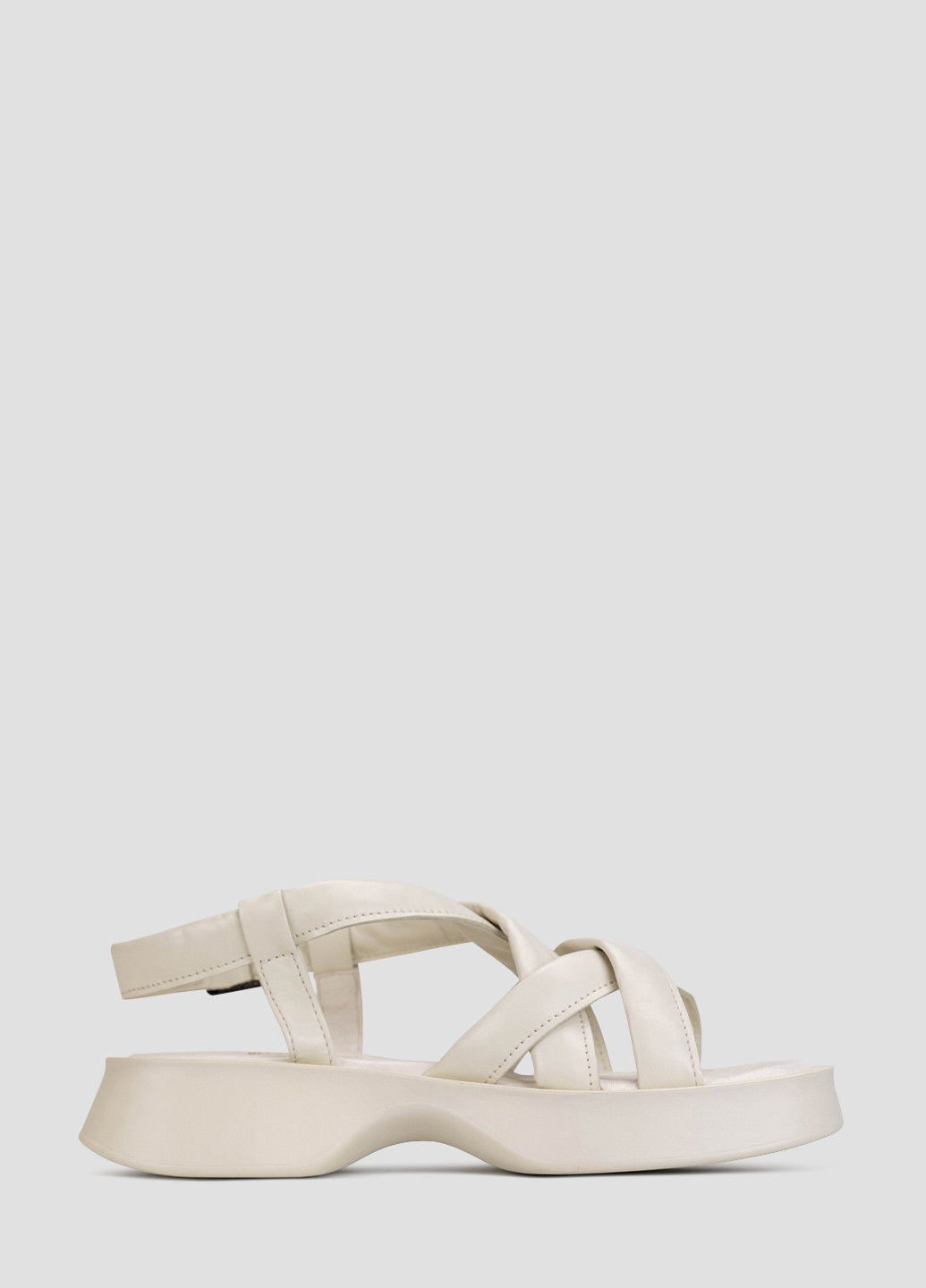 Белые босоножки Alromaro с ремешком