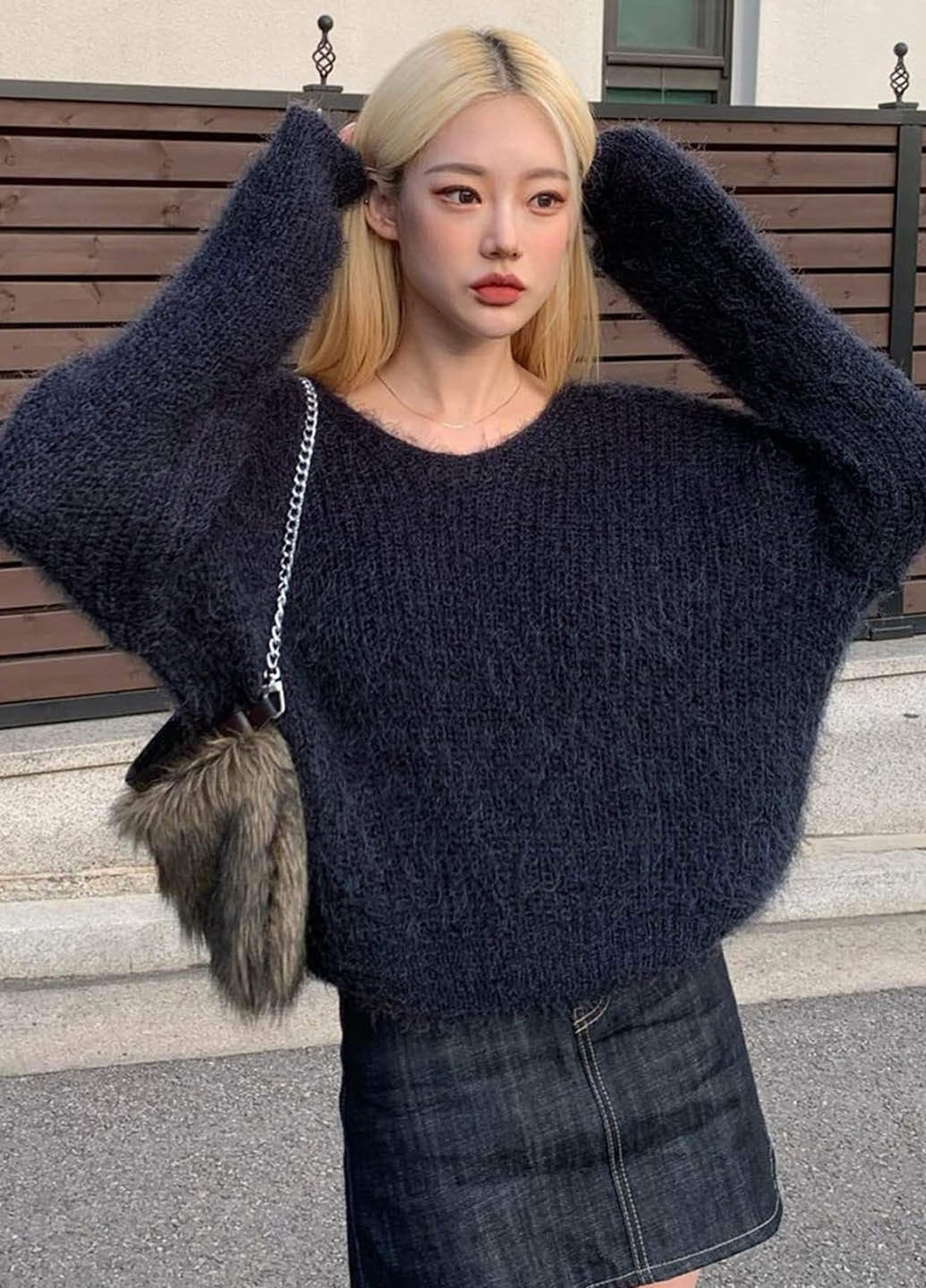 Чорний зимовий светр SHEIN