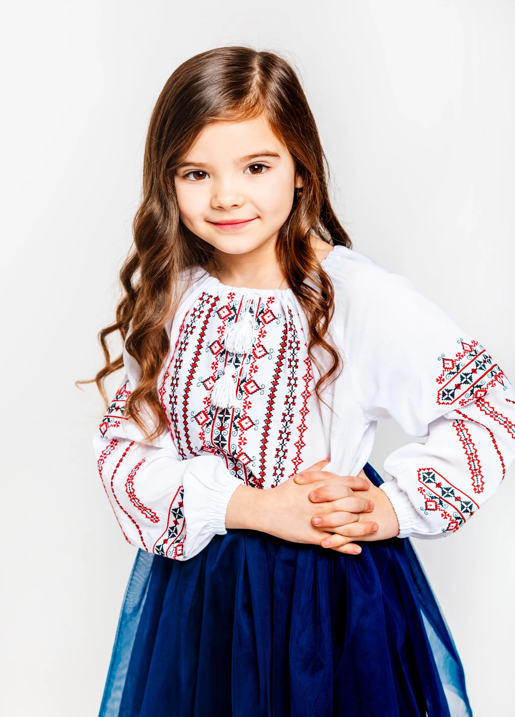 Біла вишиванка для дівчинки струмочок сорочкова Piccolo L візерунок геометричний бавовна (254258206)
