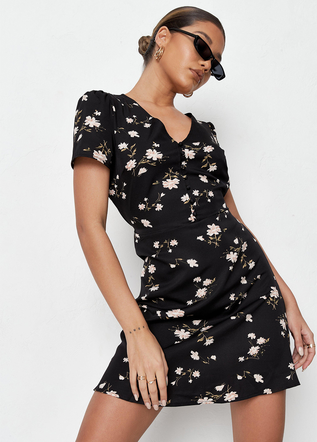 Черное кэжуал платье Missguided с цветочным принтом