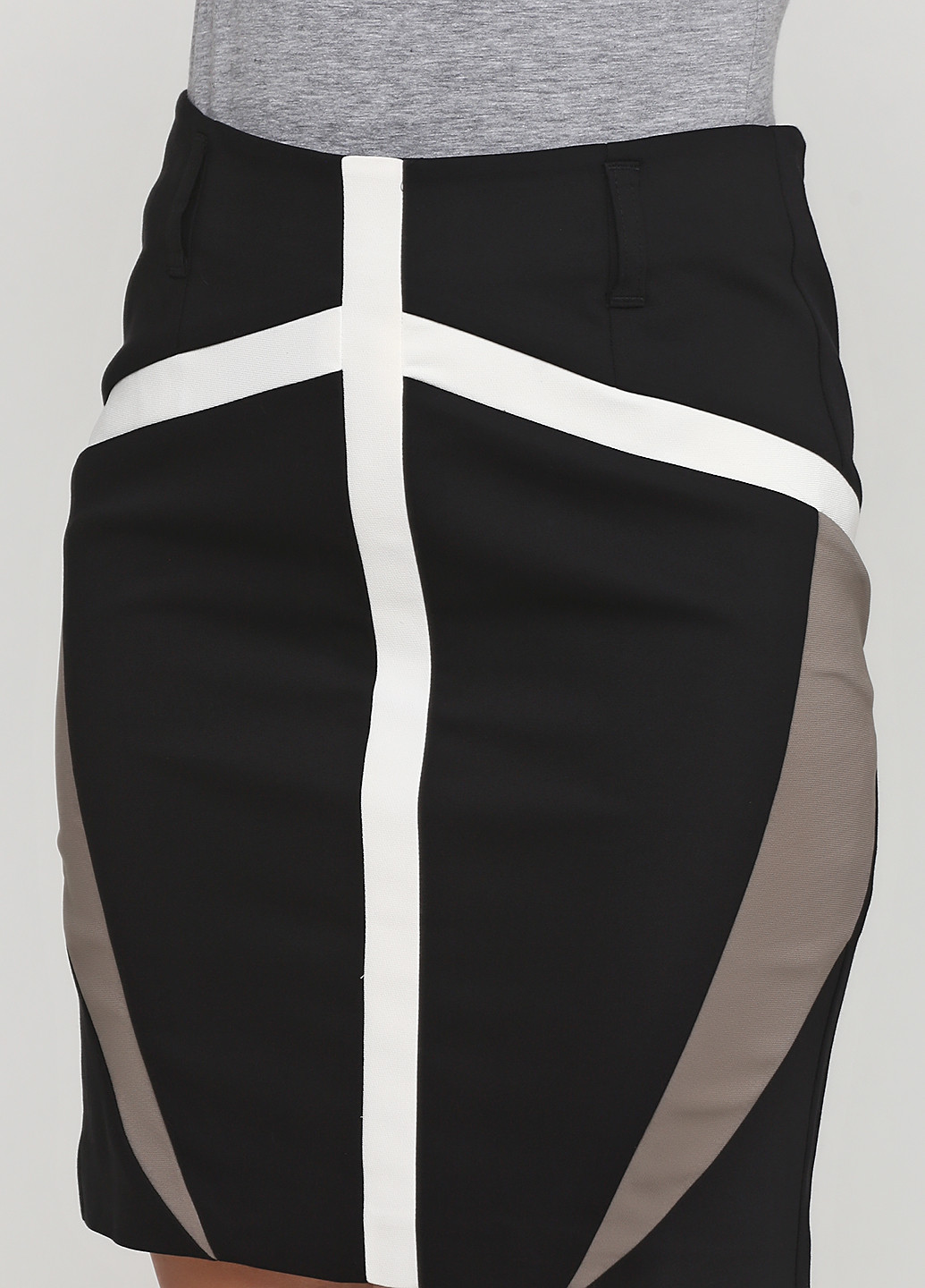 Черная офисная однотонная юбка Sassofono карандаш