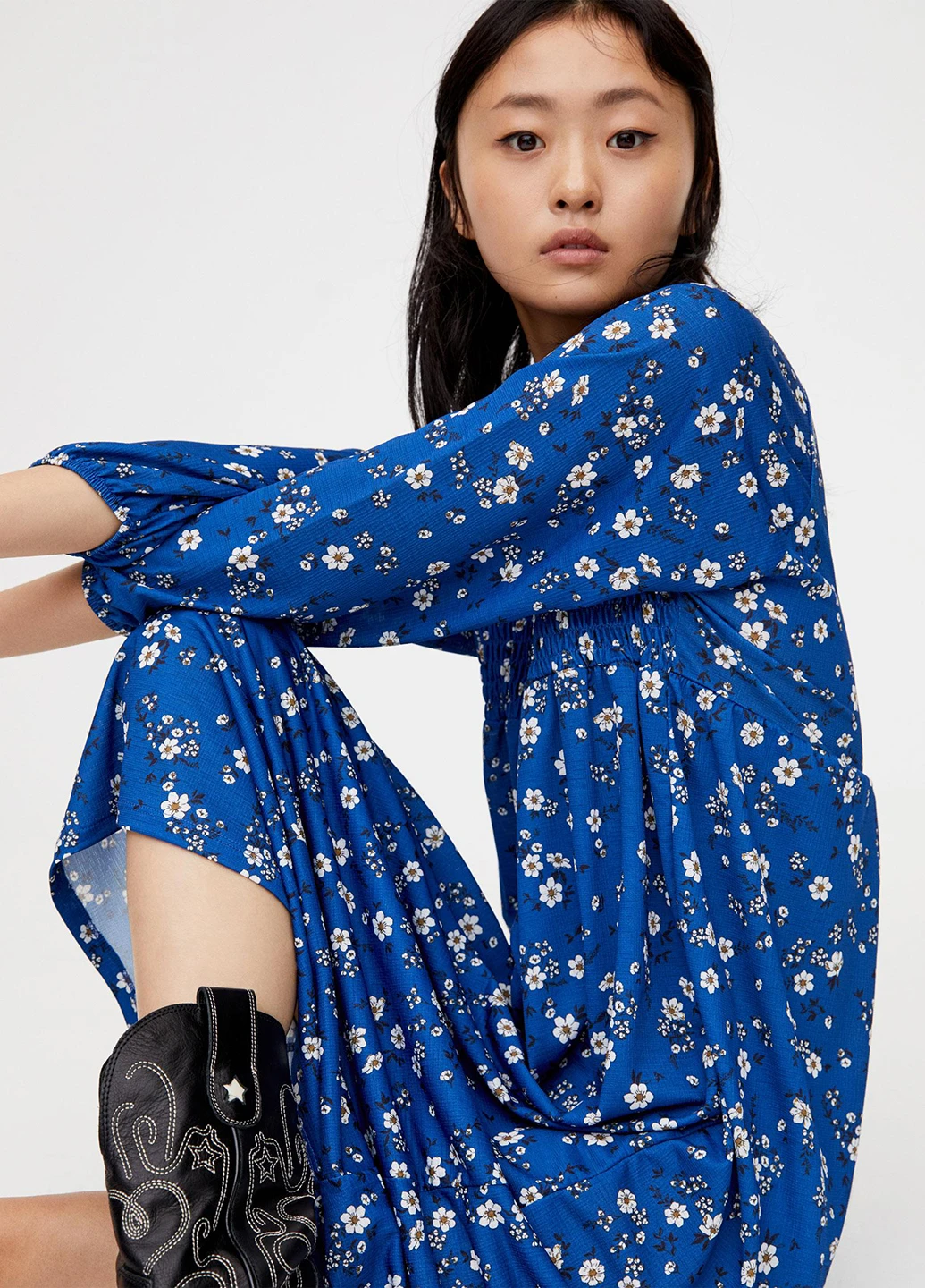 Синее кэжуал платье Pull & Bear с цветочным принтом